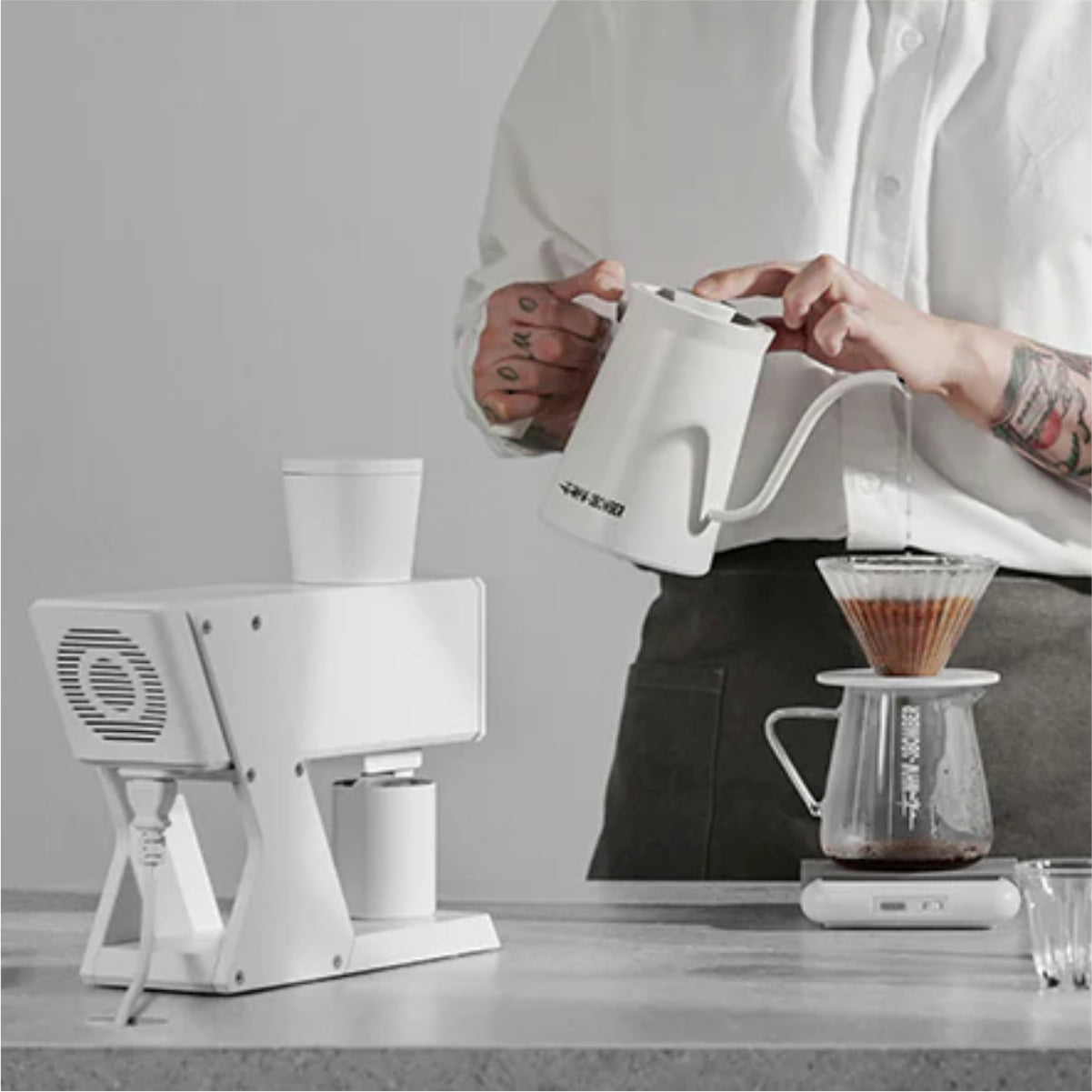 MHW-3BOMBER F74 Navigator Electric Coffee Grinder (White) [G7059W-OS]
