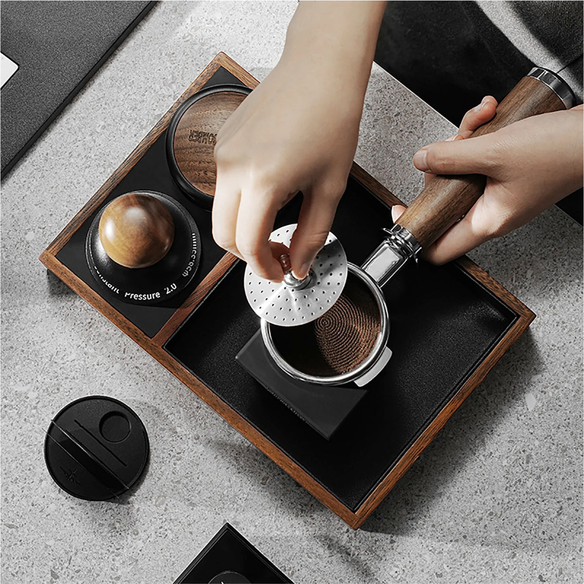 Espresso Puck Screen with Center Hole – MHW-3BOMBER 58.5 mm [FG5586]